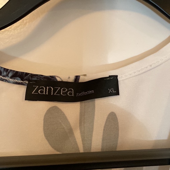 Beautiful dress with pockets - Picture 2 of 4